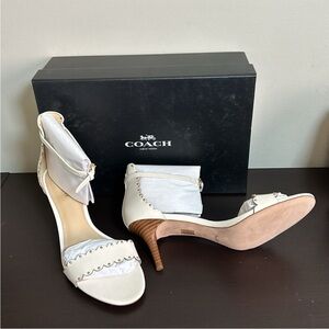 COACH Monica Soft Shine Calf Chalk Kitten Heel Scallop Leather Sz 7.5 NEW